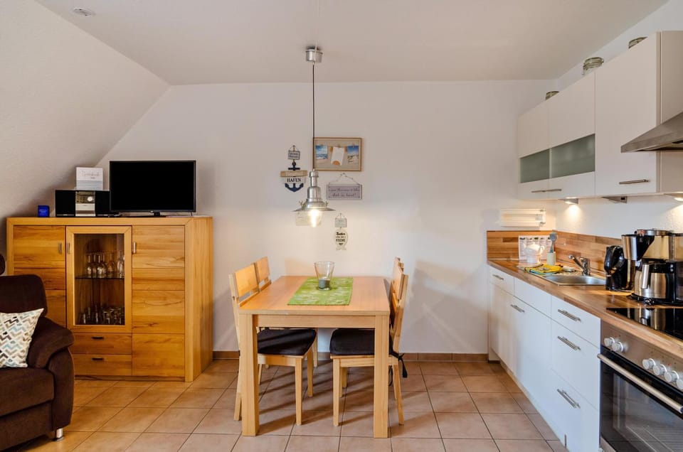 Property building, Kitchen or kitchenette, Living room