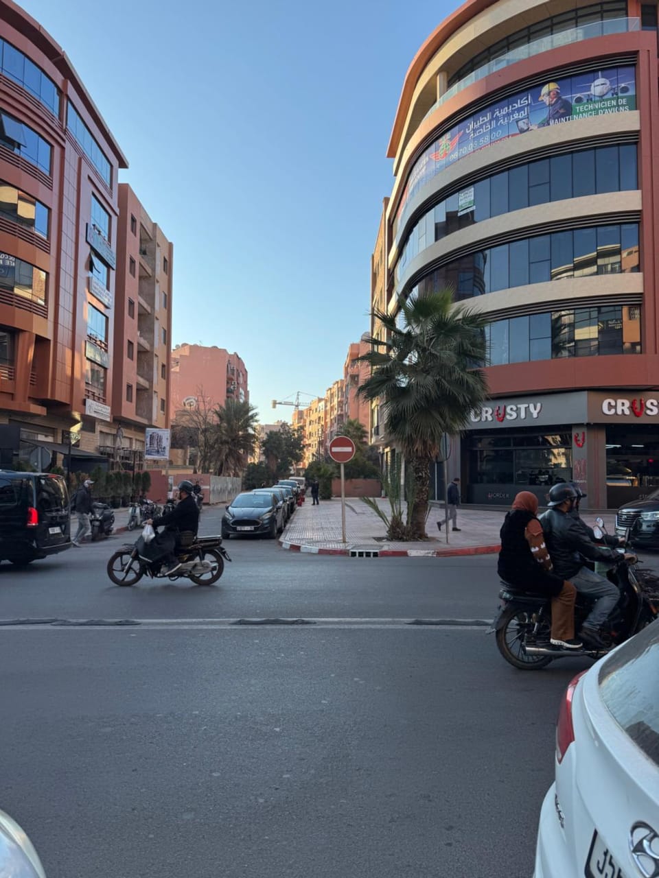 Restaurant/places to eat, Location, Parking