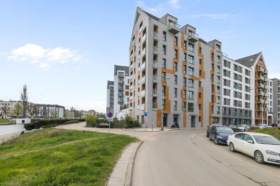 Property building, Facade/entrance, Off site, Day, Neighbourhood, Location