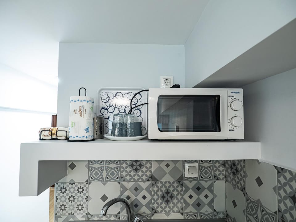 Coffee/tea facilities, Kitchen or kitchenette, Photo of the whole room, microwave, pet friendly, stove
