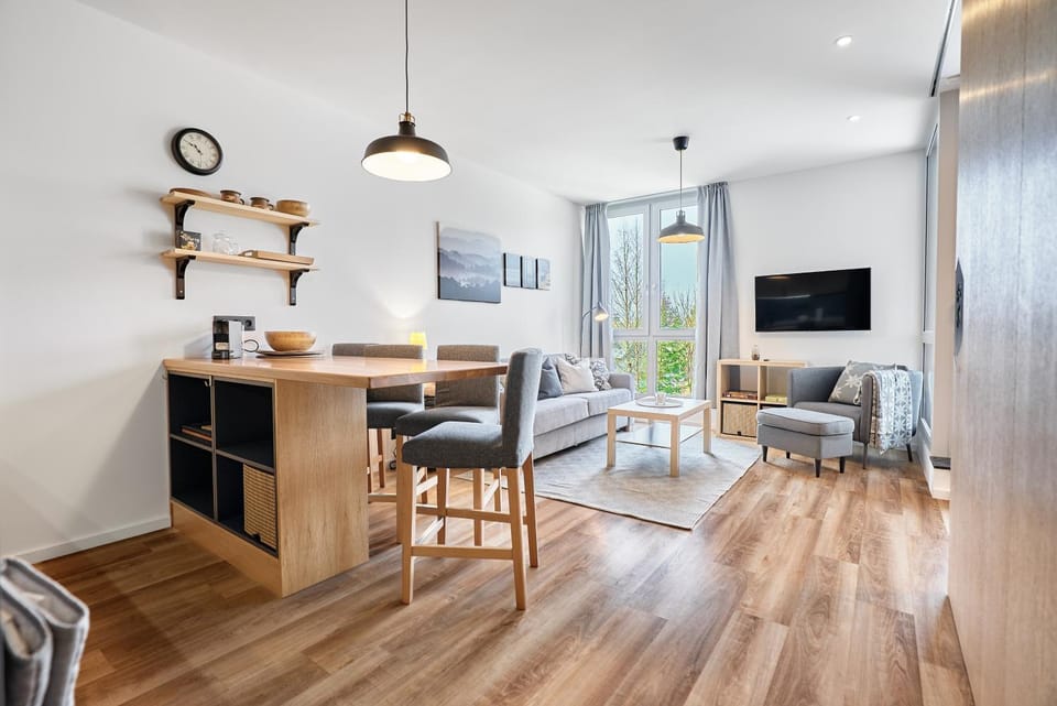 TV and multimedia, Kitchen or kitchenette, Living room, Seating area