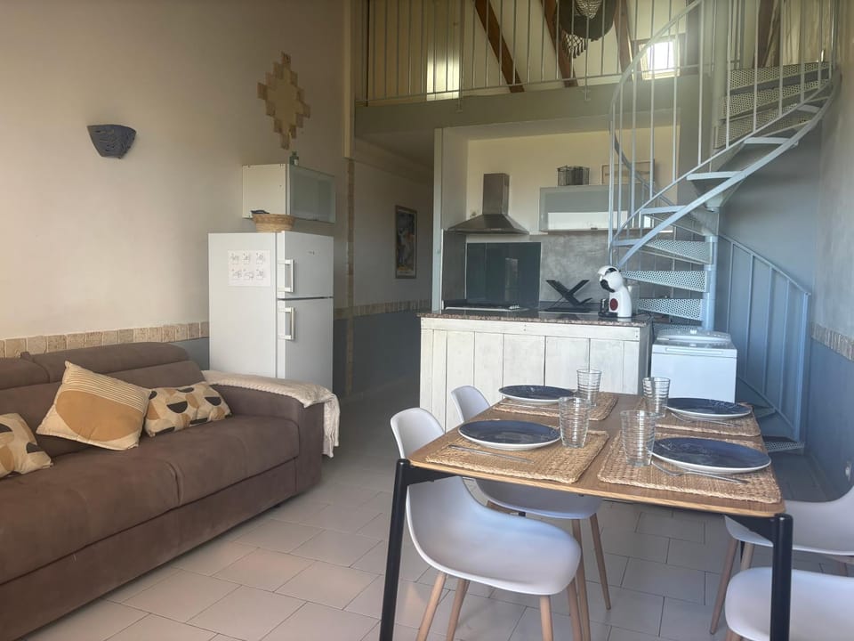Kitchen or kitchenette, Living room