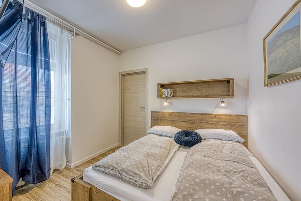 Bed, Living room