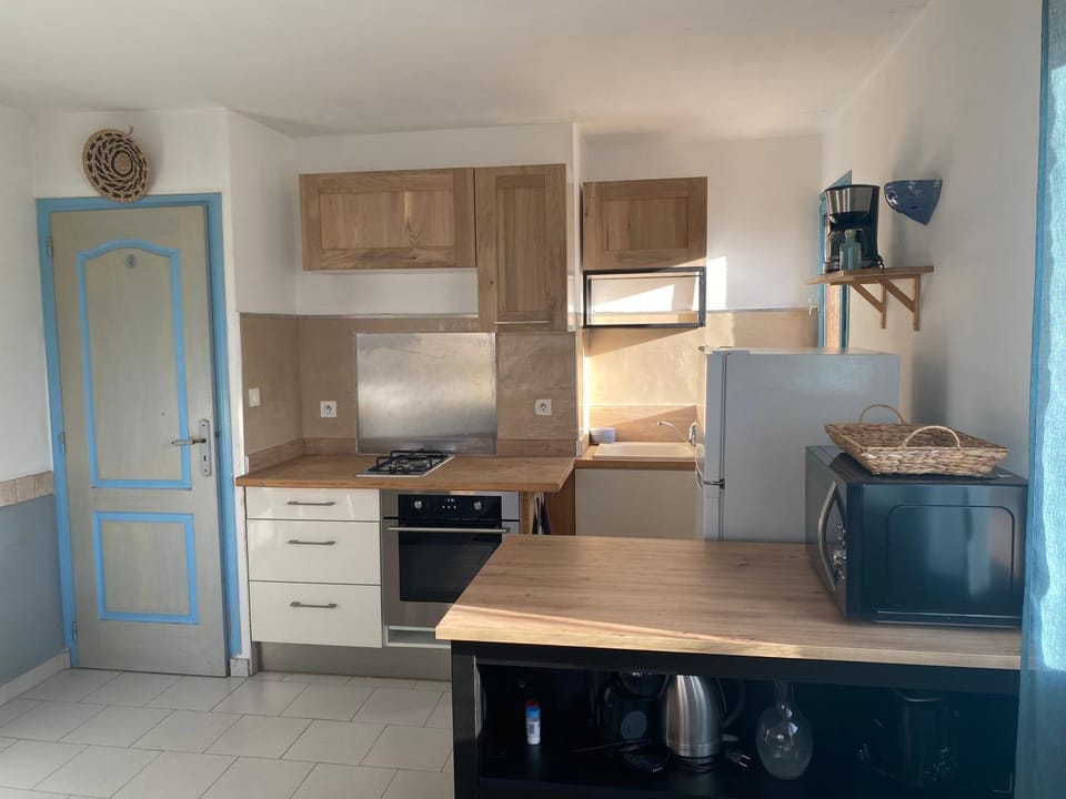 Kitchen or kitchenette, stove