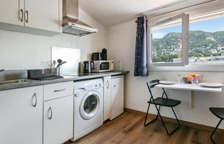 Lumineux studio vue Faron Apartment in Toulon