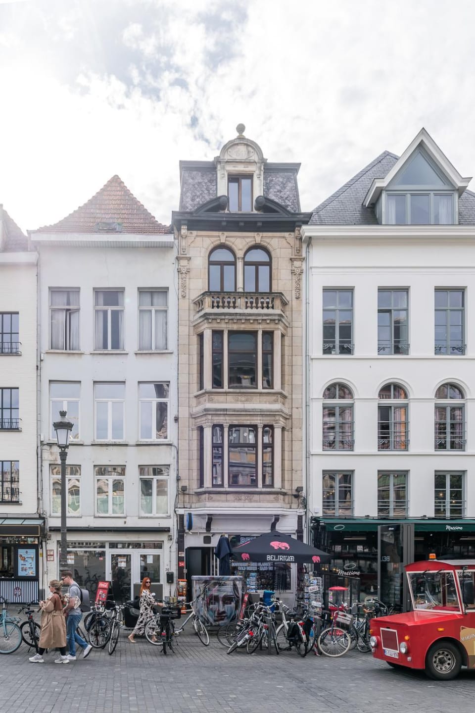 Japie appartment with historical view Apartment in Antwerp