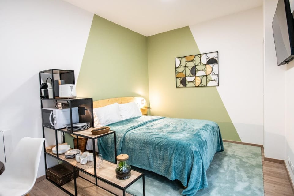 Photo of the whole room, Bedroom