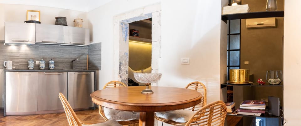 Kitchen or kitchenette, Dining area, stove