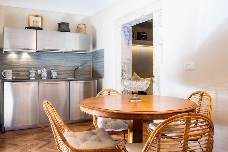 Kitchen or kitchenette, Dining area, stove