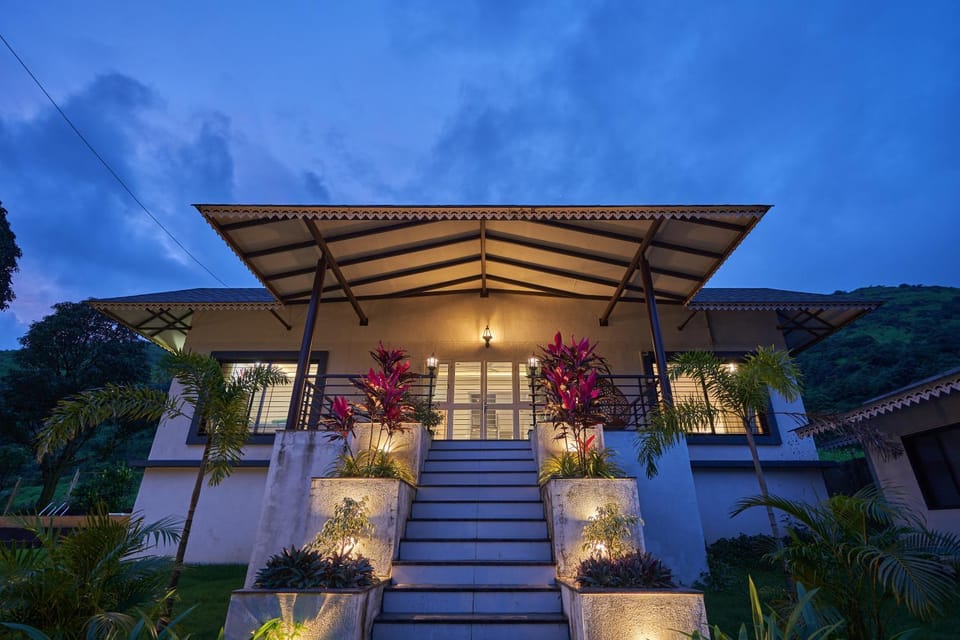 Property building, Facade/entrance, Balcony/Terrace