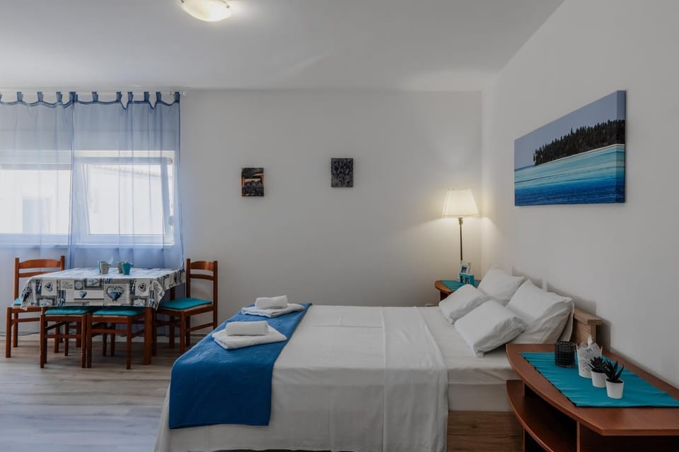 Living room, Seating area, towels