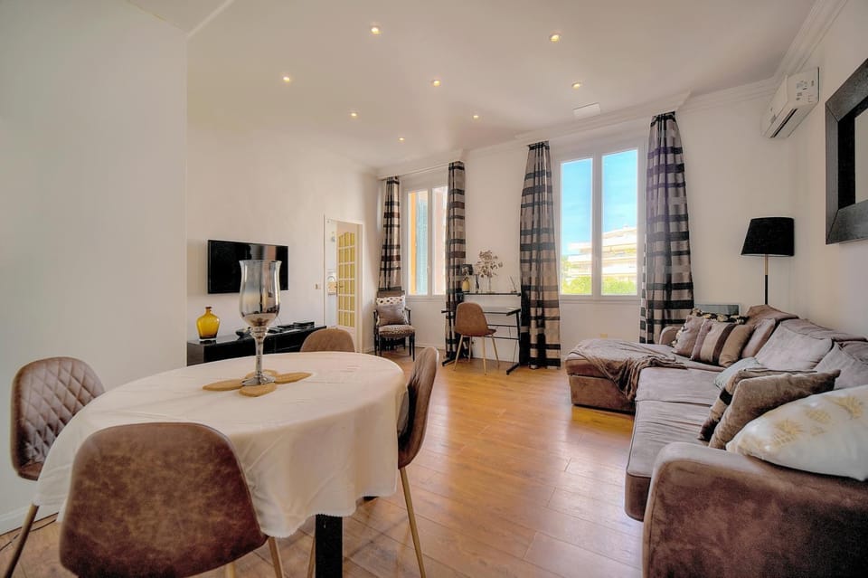 TV and multimedia, Living room, Dining area, air conditioner