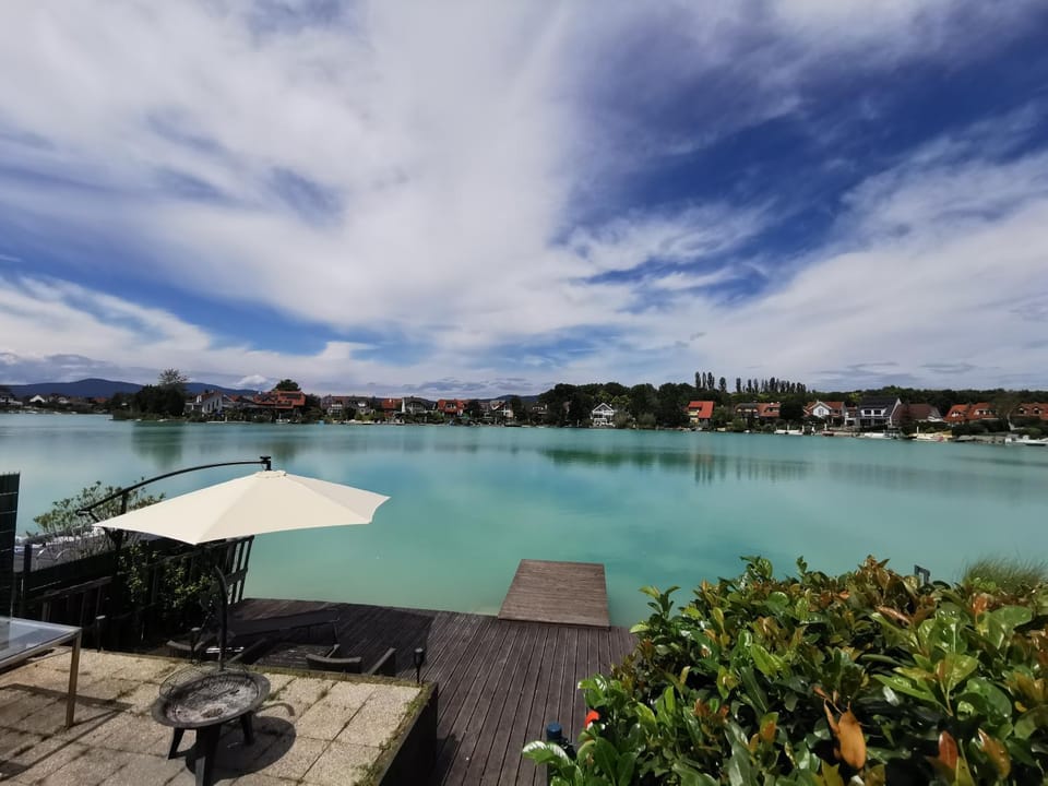 Lake view, fireplace