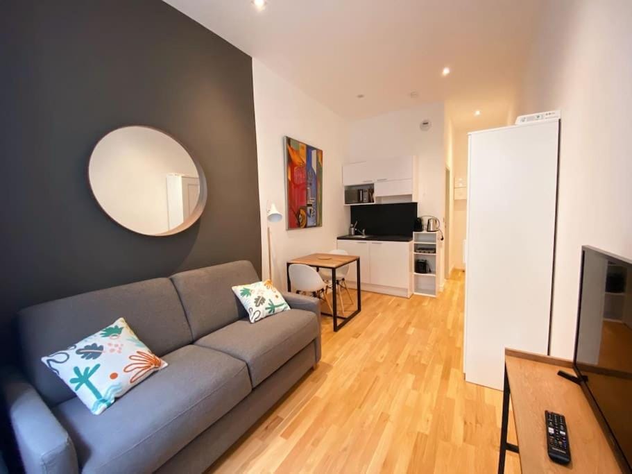 Kitchen or kitchenette, Living room