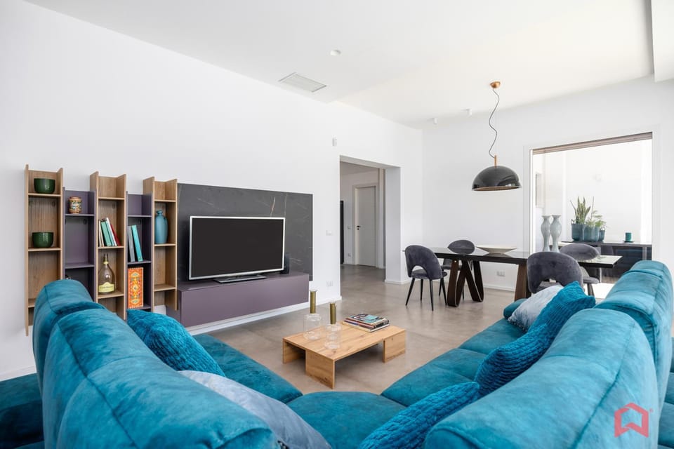 TV and multimedia, Living room, Seating area, Dining area, Evening entertainment