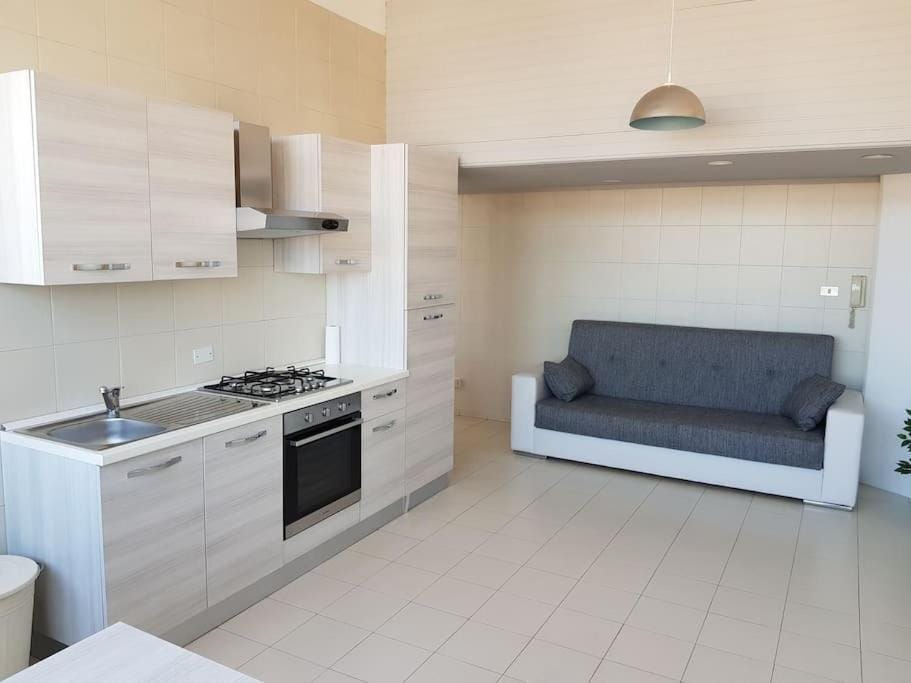 Kitchen or kitchenette, Living room, Seating area, pet friendly, stove