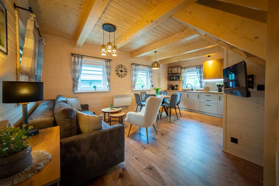 TV and multimedia, Kitchen or kitchenette, Living room, Seating area, Dining area