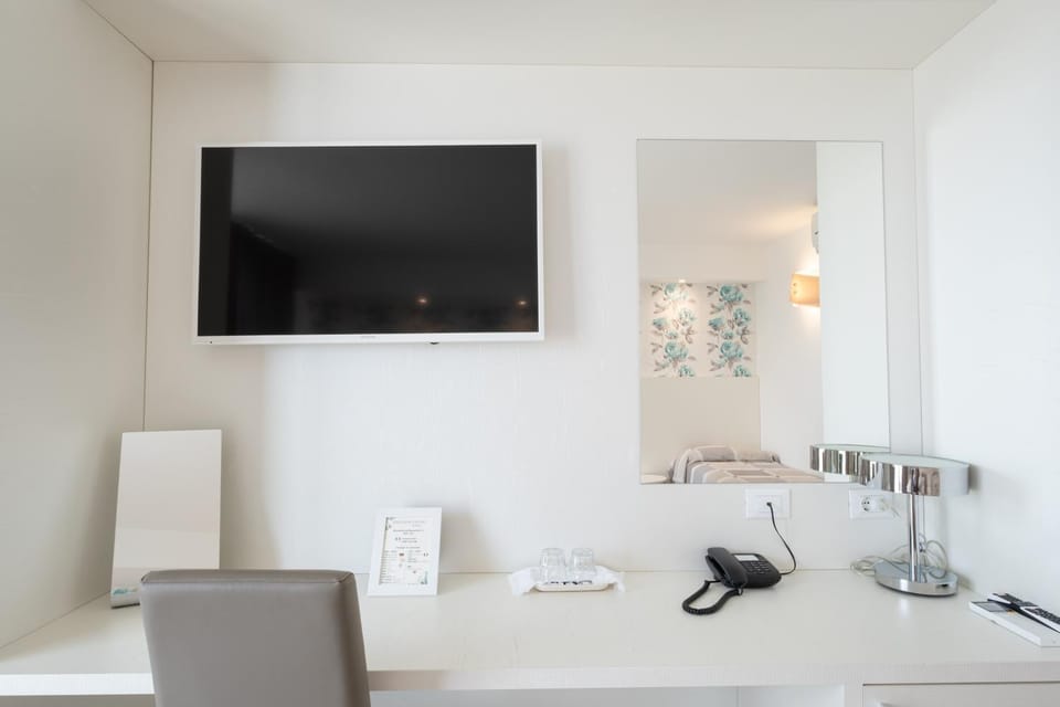 TV and multimedia, hair dresser