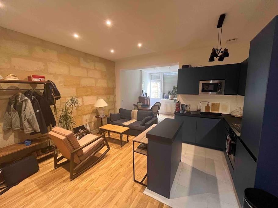 Grand appartement en rdc avec jardin Apartment in Bordeaux