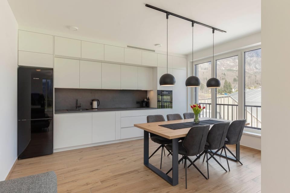 Coffee/tea facilities, Kitchen or kitchenette, Dining area