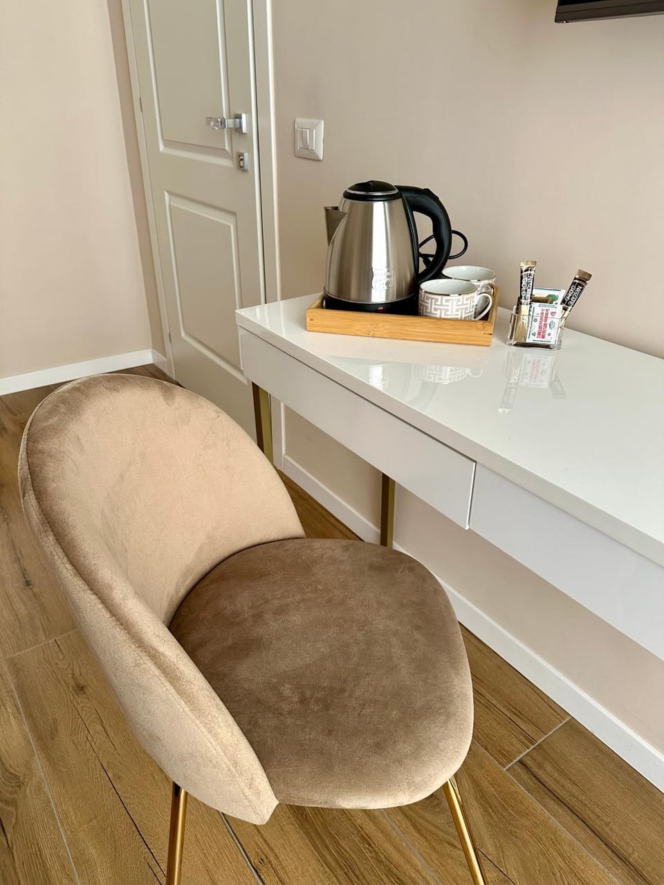 Coffee/tea facilities, hair dresser