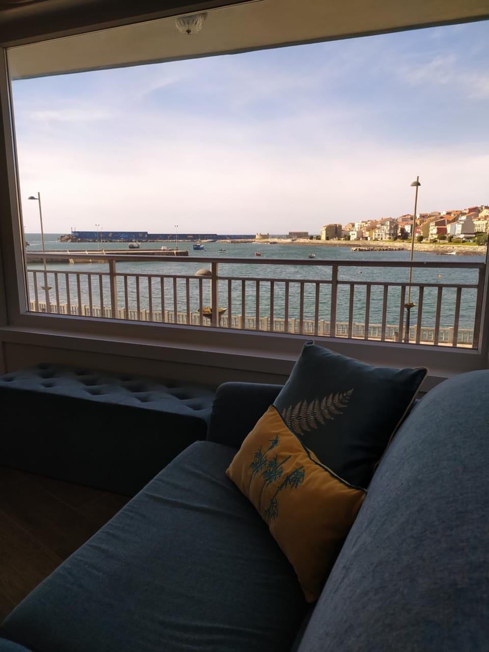 View (from property/room), View (from property/room), Living room, City view, Landmark view, Sea view