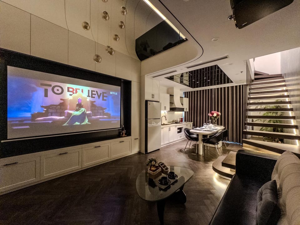 TV and multimedia, Kitchen or kitchenette, Living room, Seating area, Dining area, kitchen