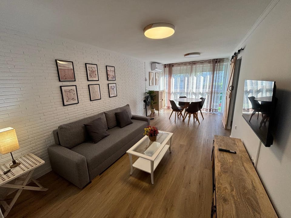 Communal lounge/ TV room, TV and multimedia, Living room, Seating area