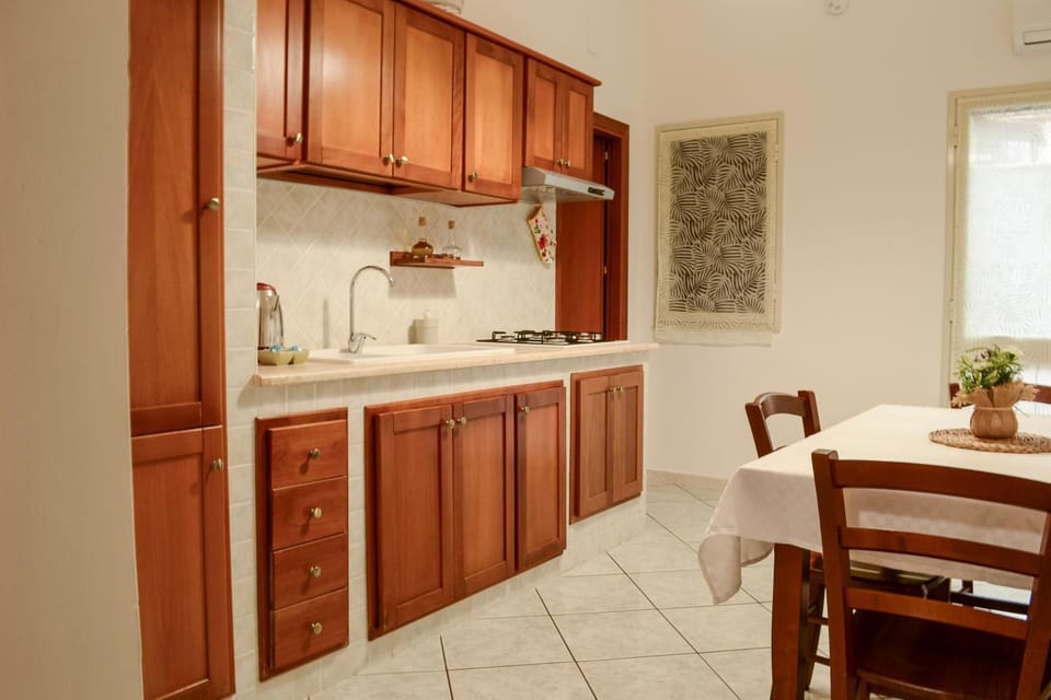 Dining area, kitchen