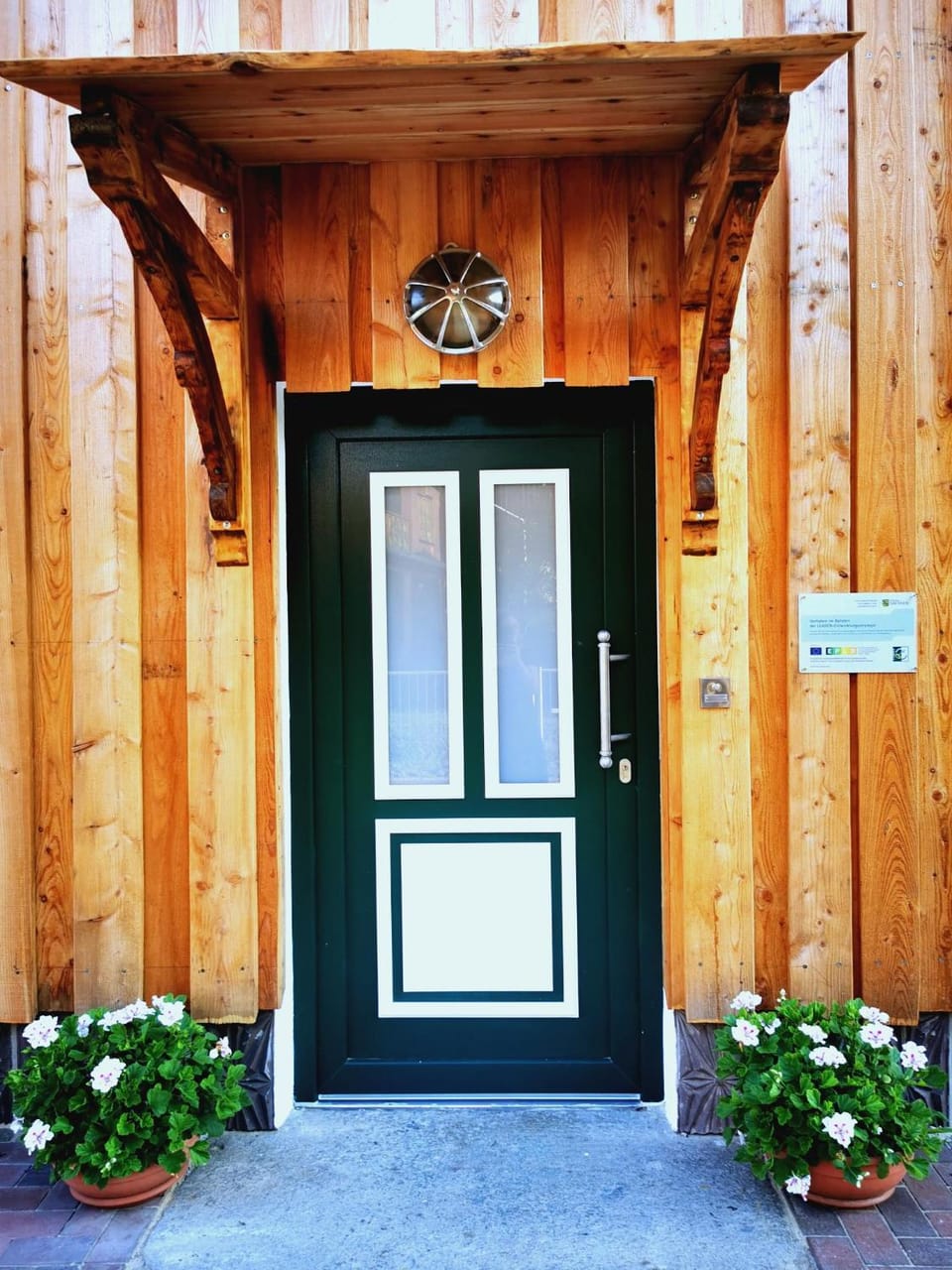 Facade/entrance