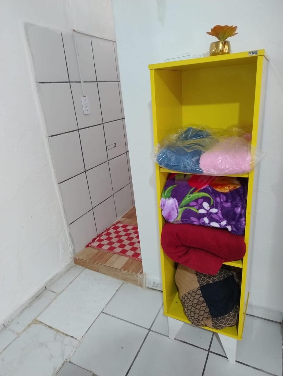 towels, wardrobe
