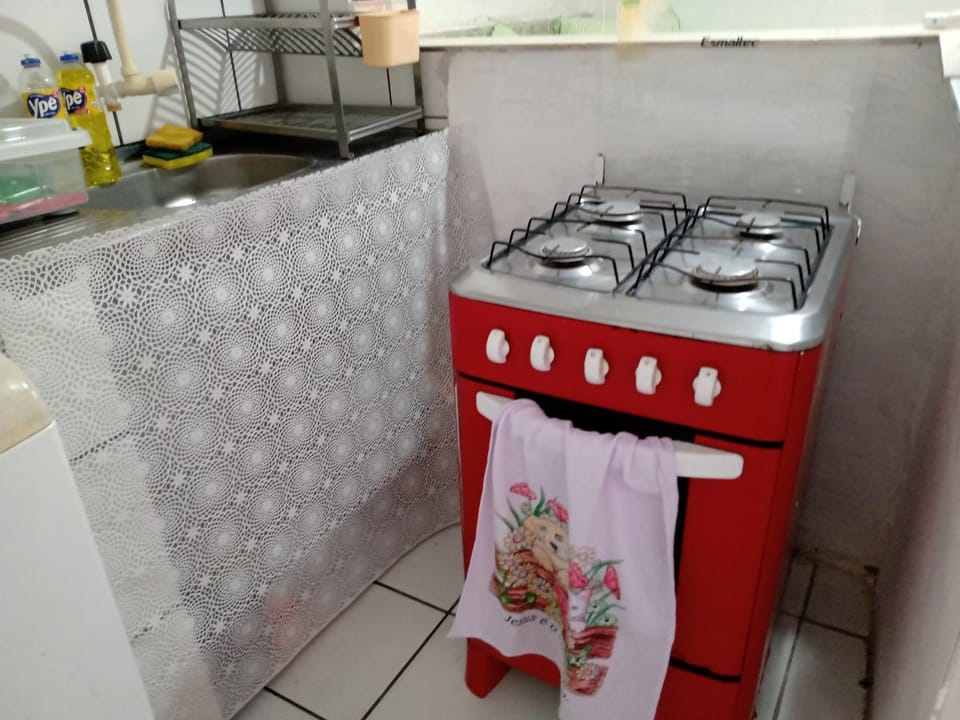 Kitchen or kitchenette, pet friendly, stove