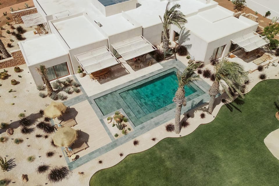 Property building, Bird's eye view, Garden, Swimming pool