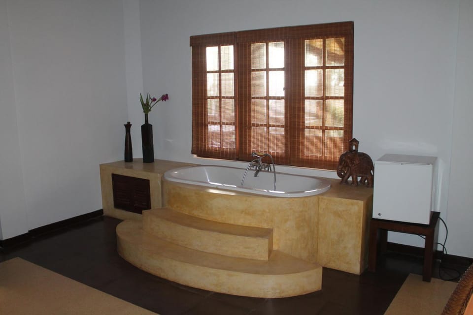 Day, Bathroom