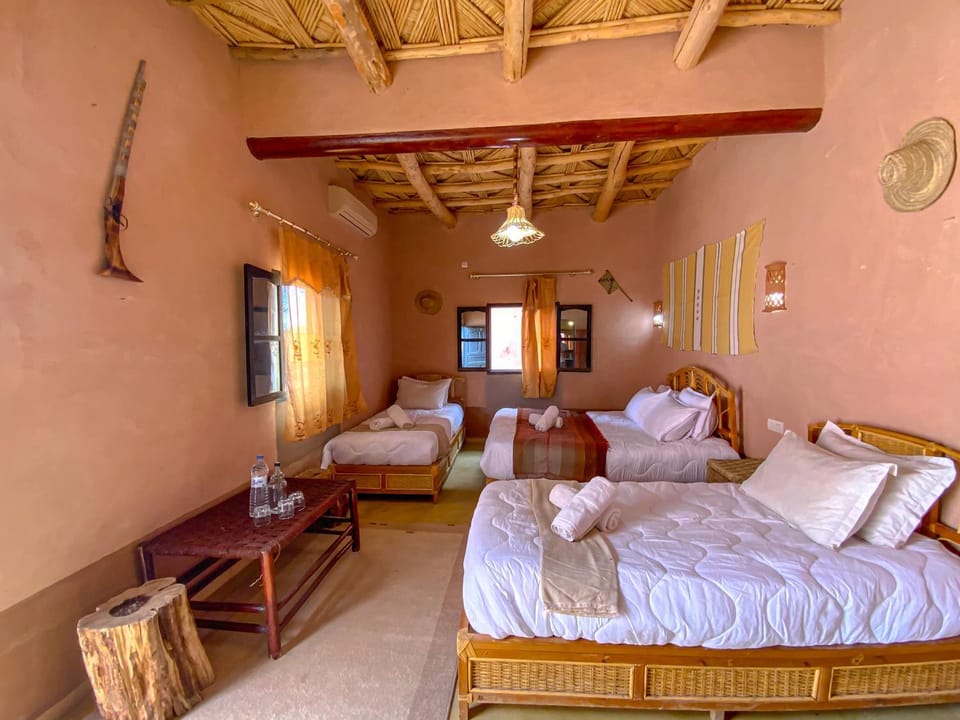 Bed, Photo of the whole room, Decorative detail, Bedroom, internet, air conditioner
