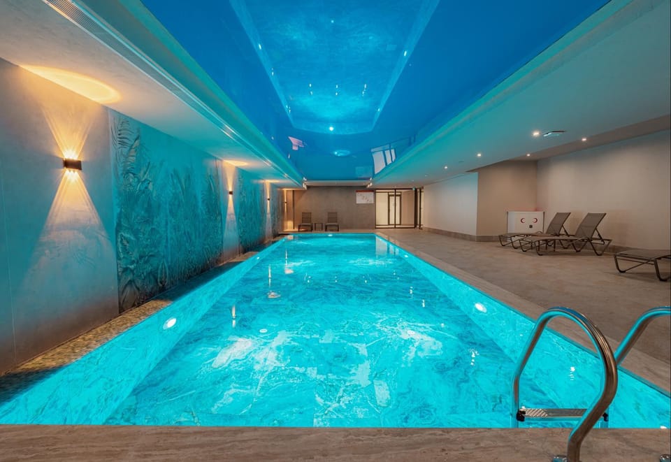 Swimming pool, Swimming pool