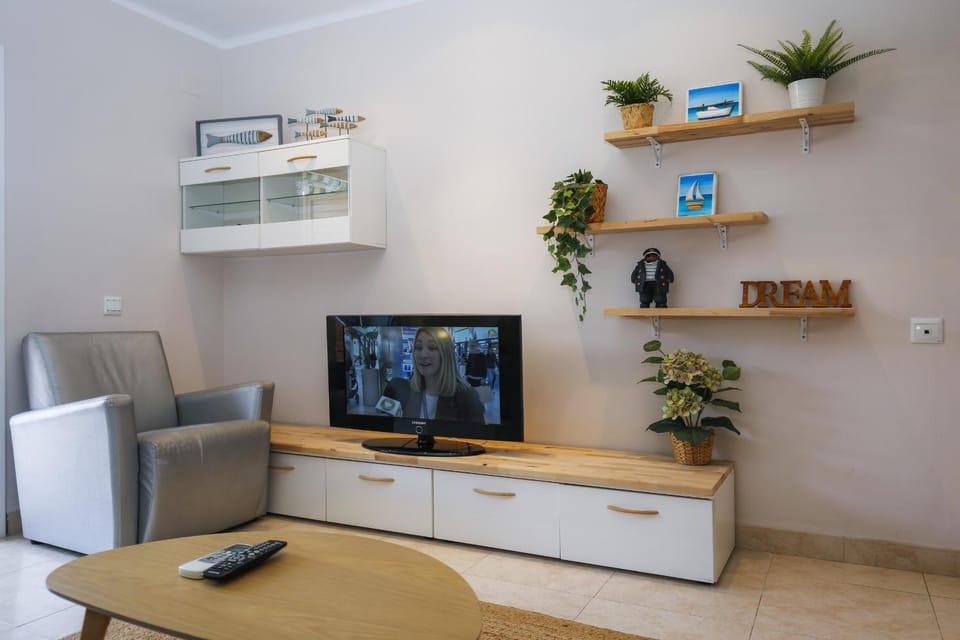 Communal lounge/ TV room, Living room