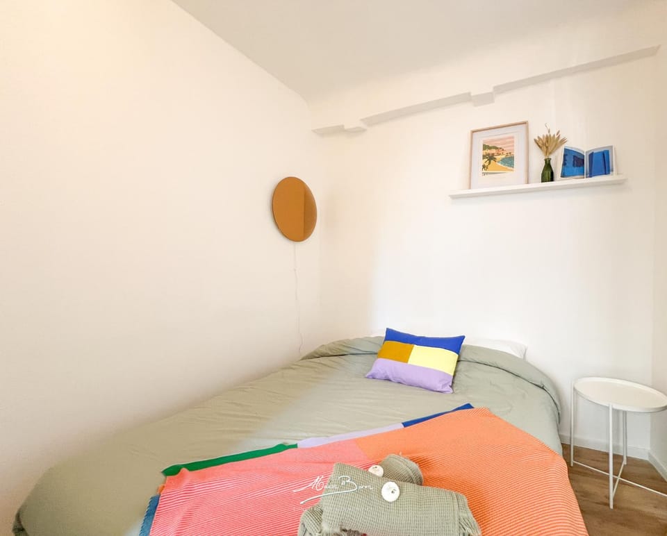 Bed, Photo of the whole room, Bedroom