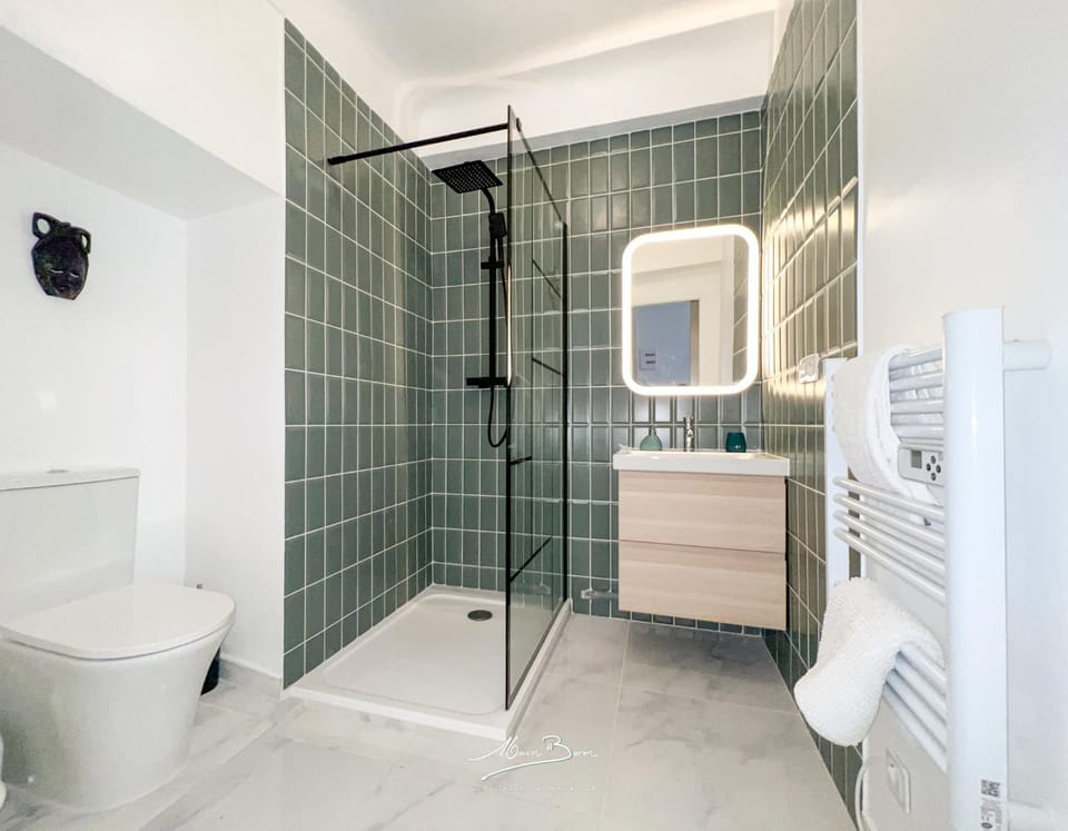 Shower, Toilet, Bathroom