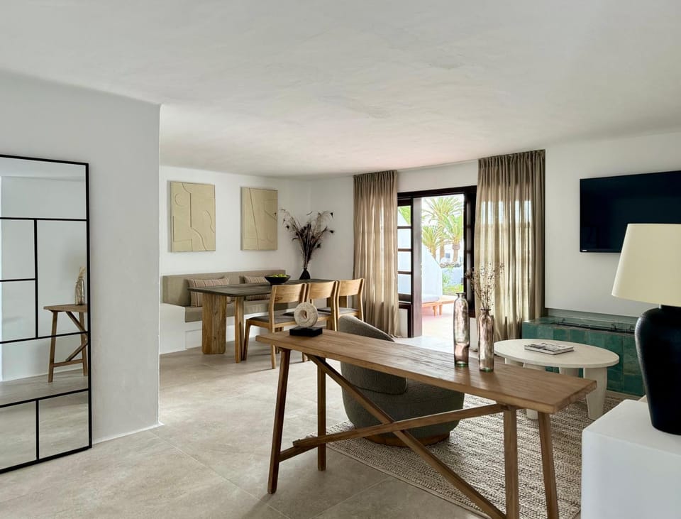 TV and multimedia, Living room, Dining area