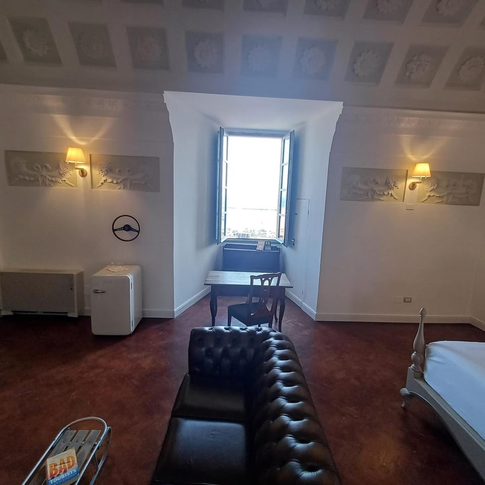 Living room, Photo of the whole room, internet