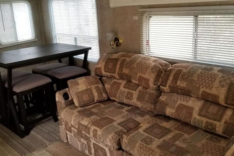 Crystal Camper 2 Bedroom Large RV w/Wooded Trail Apartment in Michigan