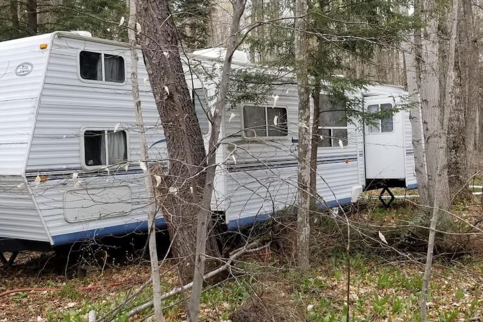 Crystal Camper 2 Bedroom Large RV w/Wooded Trail Apartment in Michigan