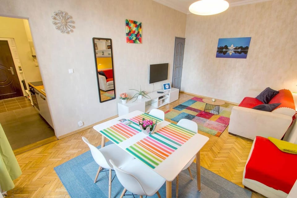 Communal lounge/ TV room, Living room, Dining area