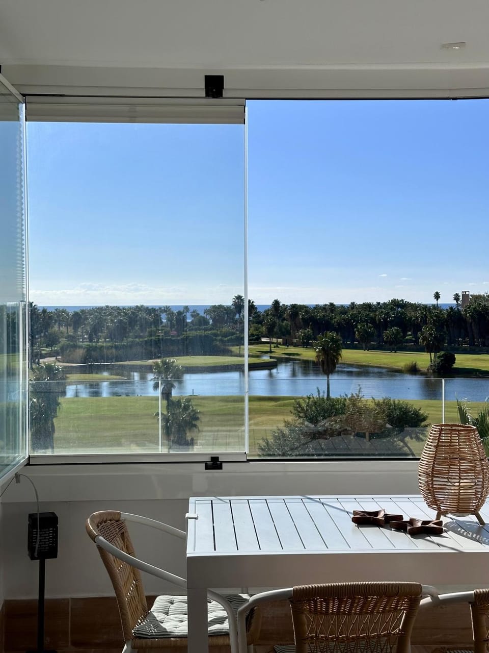 Day, Natural landscape, View (from property/room), Balcony/Terrace, Dining area, Lake view, Sea view