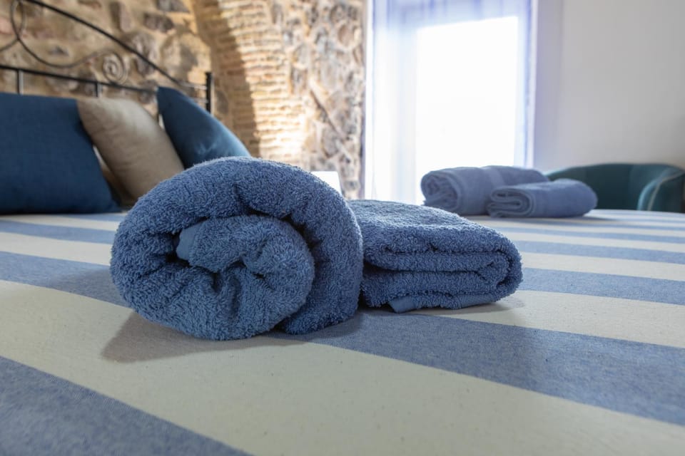 Bed, Photo of the whole room, Bedroom, towels