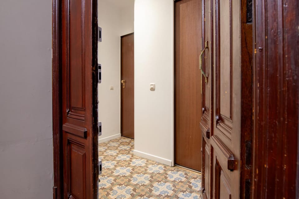 #34 2P Raimbaldi central 2balconies / AC & WIFI Apartment in Nice