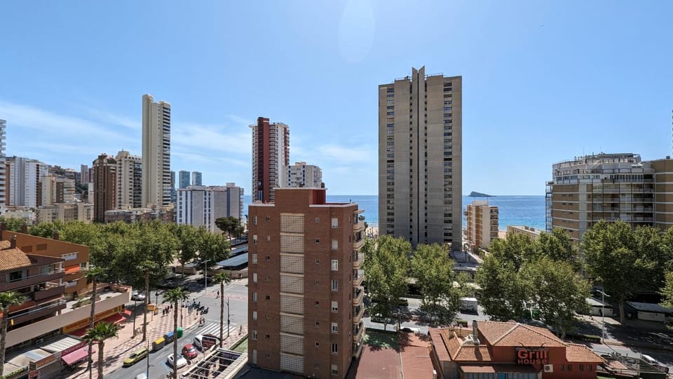 Day, Neighbourhood, City view, Street view