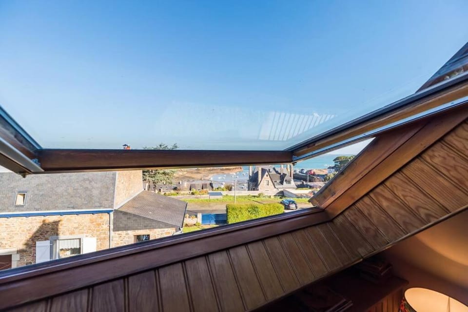 Maison de pecheurs avec vue sur mer et Brehat Bed and Breakfast in Brittany