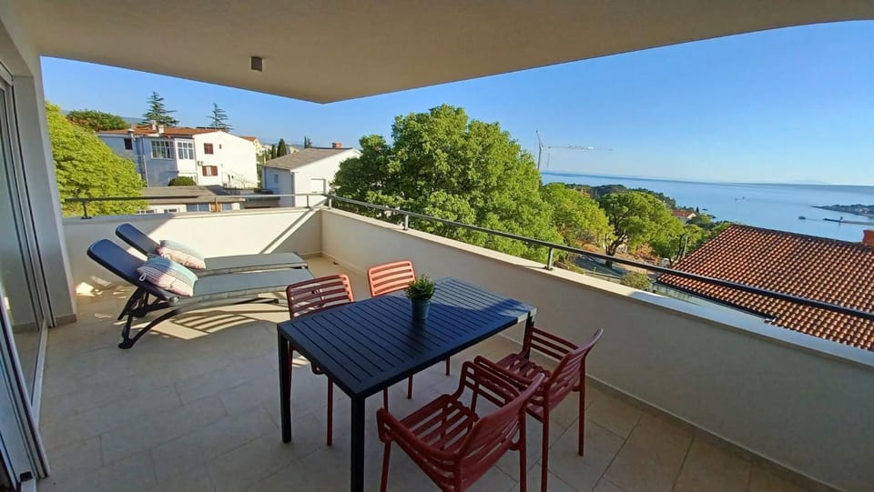 View (from property/room), Balcony/Terrace, Balcony/Terrace, Seating area, Sea view, sunbed